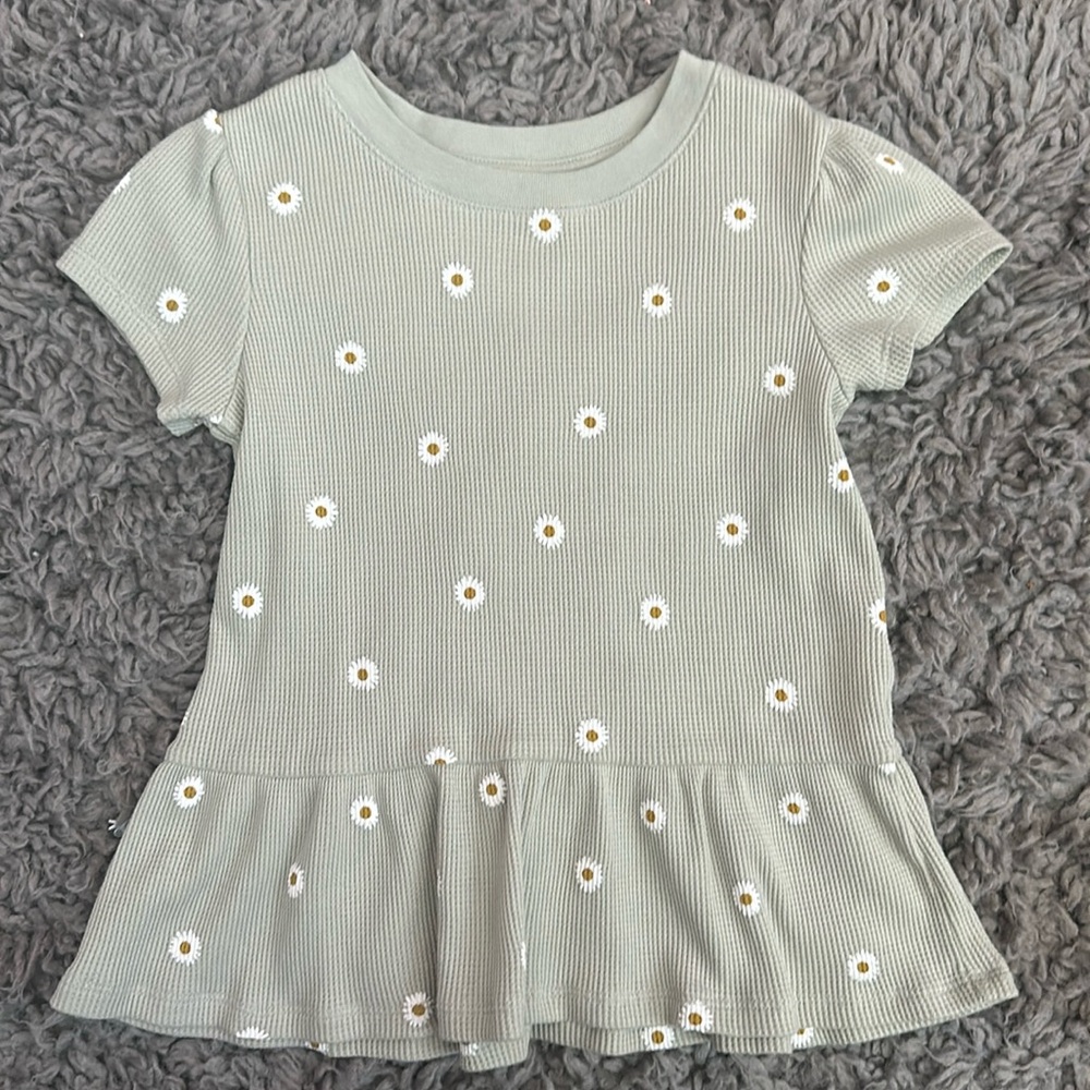 Never worn Cat & Jack top size 5t
